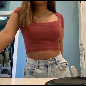 Super cute maroon crop top!